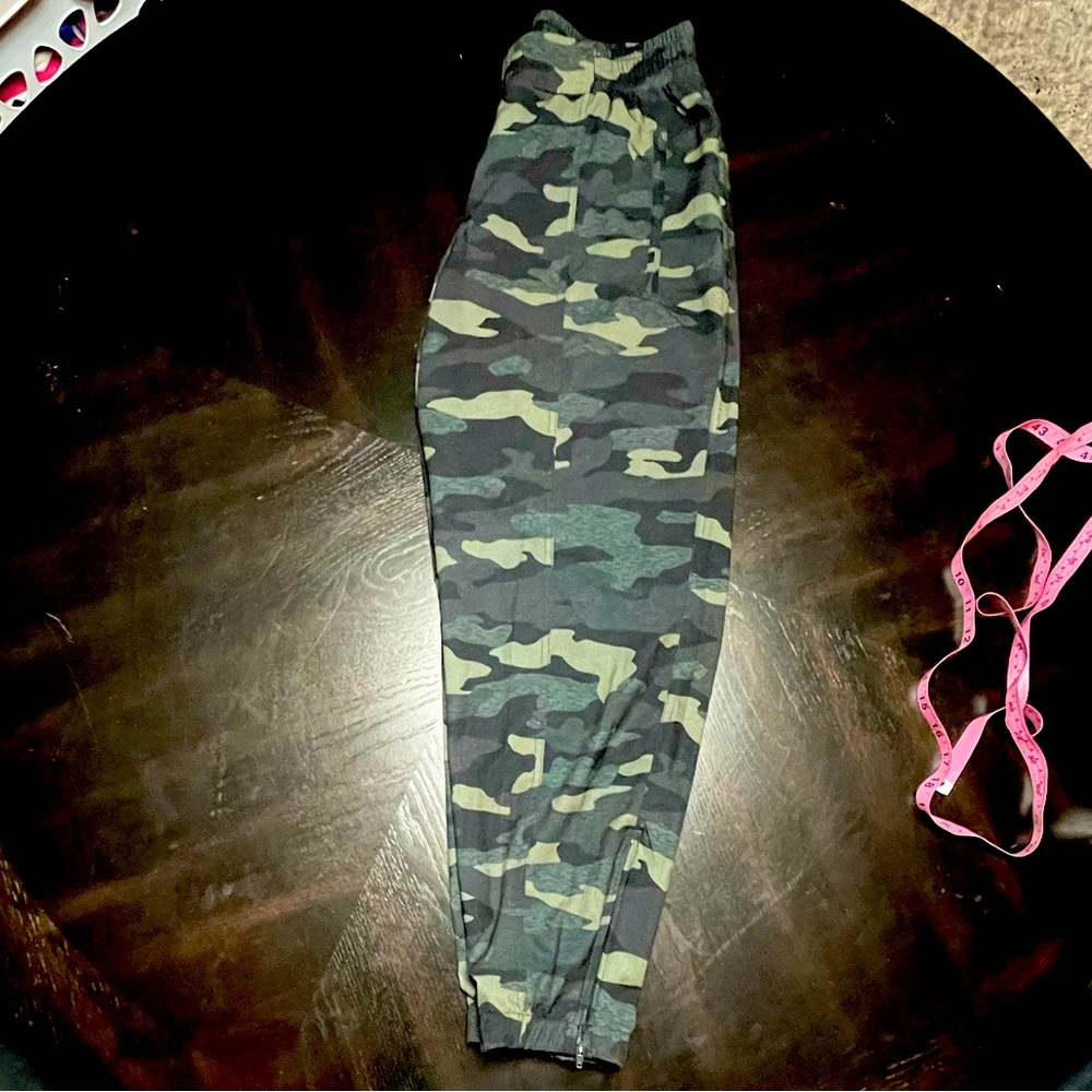 Old navy active stretchtech camo joggers